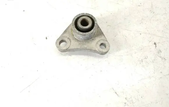 Volvo XC70 Engine mount bracket 8666205 13541