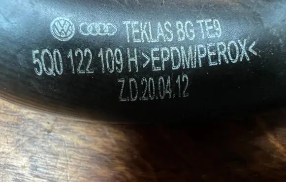 Volkswagen Golf VII Engine coolant pipe/hose 5Q0122109H ZL100Z0Z