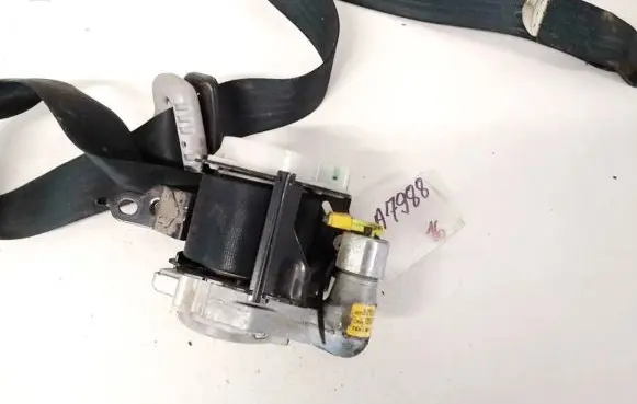 Mazda 5 Front seatbelt t89335t