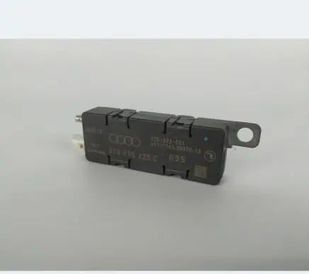 Audi A5 8T 8F Antenna control unit 8T8035225C