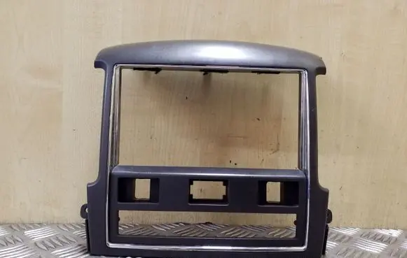KIA Sorento Radio/GPS head unit trim 201004346