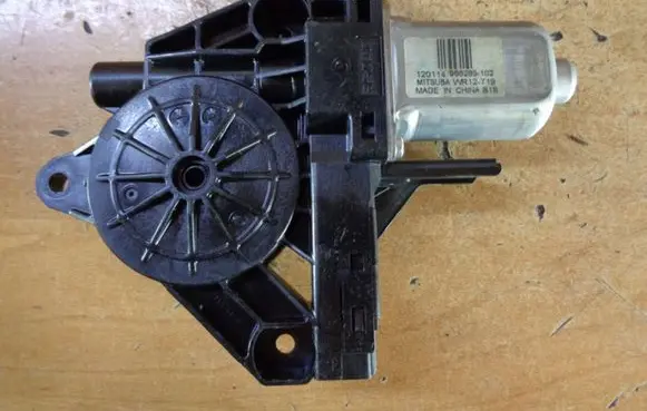 Volvo V60 Front door window regulator motor 966265102