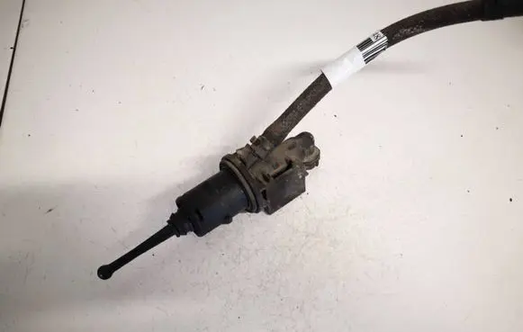 Volkswagen Touran I Clutch master cylinder 1k0721388e
