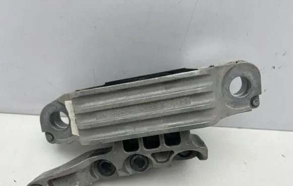 Ford Galaxy Gearbox mounting bracket PZ117M121LB