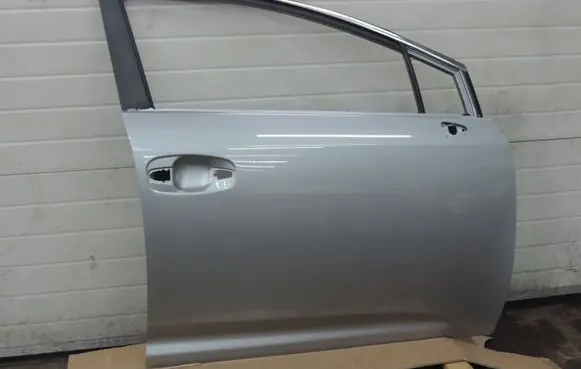 Toyota Avensis T270 Front door 6700105081 6711105060