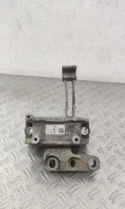 Volkswagen PASSAT B8 Engine mount bracket 5Q0199262DE