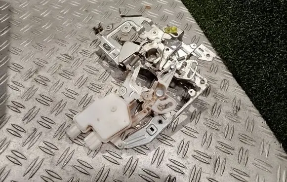 Renault Master III Rear door lock 906123257R