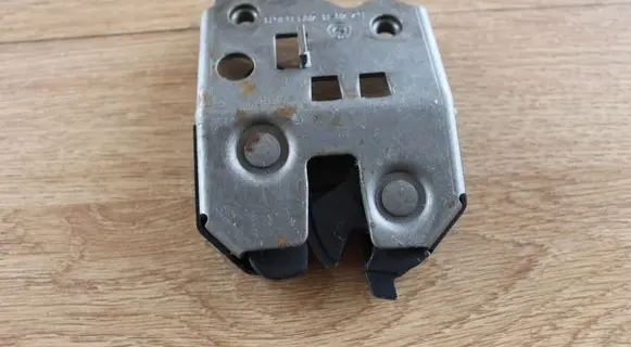 BMW 3 E46 Seat back rest lock catch 8209036