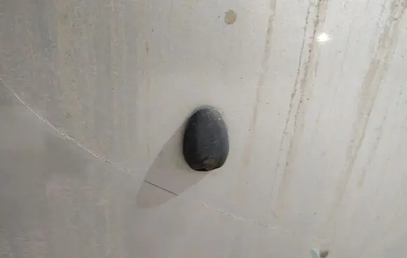 Windshield washer spray nozzle