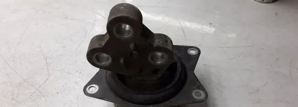 Opel Vectra C Engine mount bracket