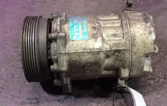 Volkswagen Golf IV Air conditioning (A/C) compressor (pump) 1J0820803A