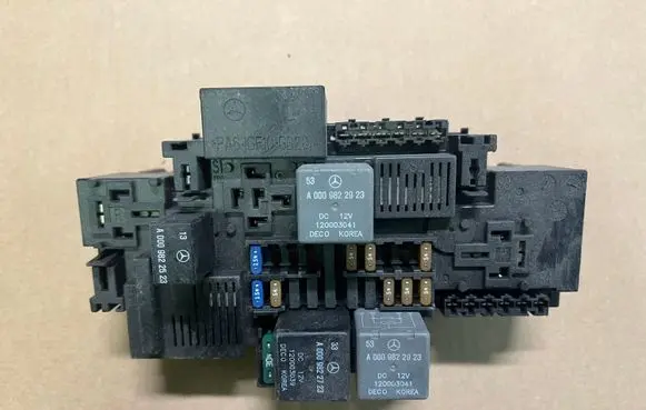 Mercedes-Benz C W205 Fuse module A2229063202