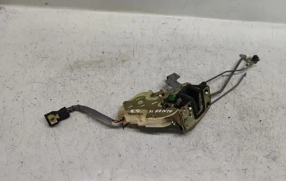 KIA Sorento Front door lock