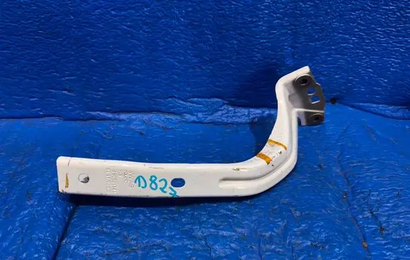 Volkswagen Up Fender mounting bracket 1S0821141