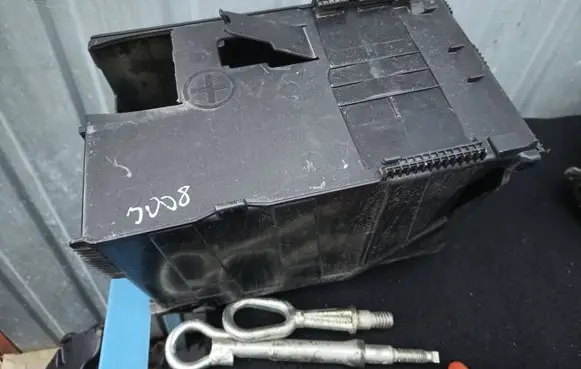 Peugeot 3008 I Battery box tray 9663615380 M04010A100