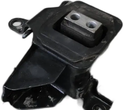 Engine mount vacuum valve