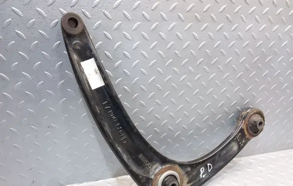 Citroen DS4 Front lower control arm/wishbone 833547