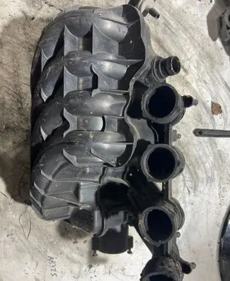 Volkswagen Golf V Intake manifold 06F133210P