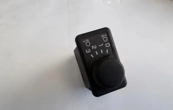 Nissan Almera N16 Headlight level height control switch 36997b