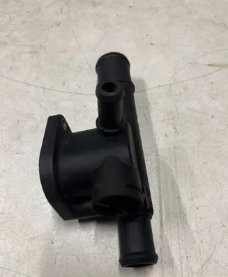 Volkswagen Golf IV Engine coolant pipe/hose 038121133