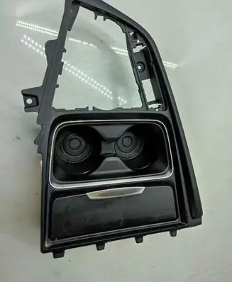 Cup holder front
