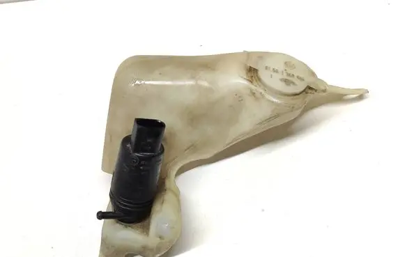 BMW 5 E39 Windshield washer fluid reservoir/tank 8361443 235576 61668361443