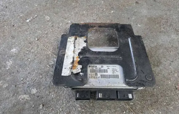 Peugeot 307 Engine control unit/module 0261206943