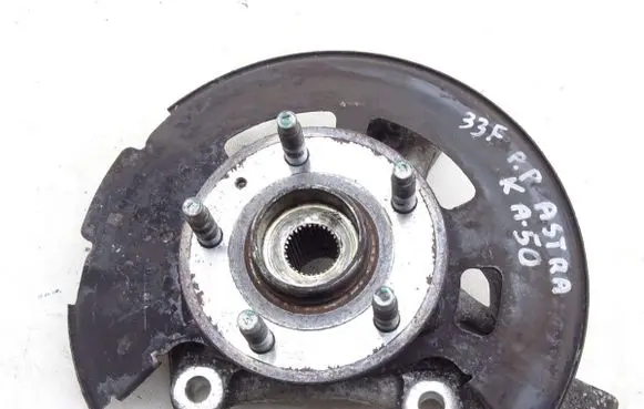 Mitsubishi Pajero Front wheel hub spindle knuckle 13580304