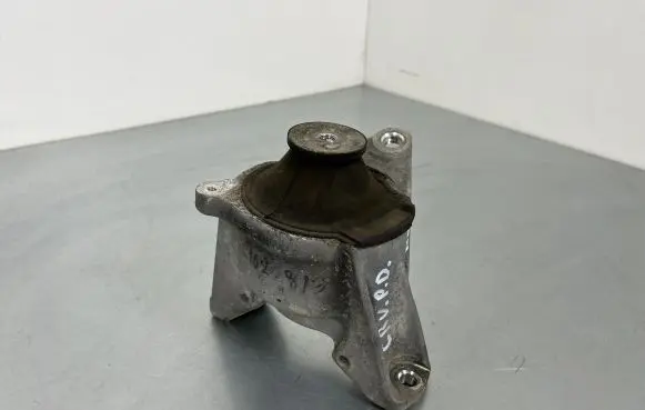 Honda CR-V Engine mount bracket 21T1G