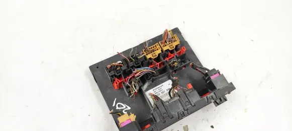 Volkswagen Jetta V Fuse box set 3C0937049E H37S1002 F004V00526