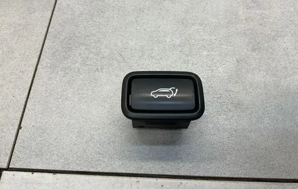 Hyundai Tucson TL Tailgate/boot open switch button 96740D3100
