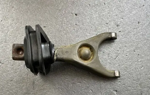 Nissan King Cab, Navara Clutch release arm fork 305310W800