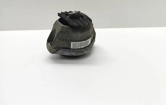 BMW 5 E60 E61 Engine mount bracket 6770641 677064102 15934612