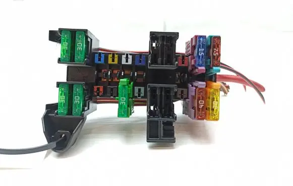 Mercedes-Benz C W203 Fuse module A2035400050 08200500 10400579501