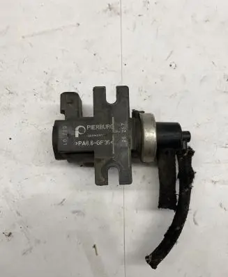 Audi A4 S4 B5 8D Turbo solenoid valve 1H0906627