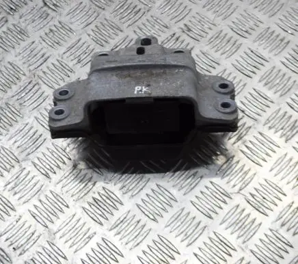 Volkswagen Tiguan Engine mount bracket 3C0199555AF