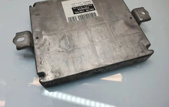 Toyota Prius (XW20) Engine control unit/module 8966147120 2751005471
