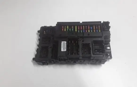 Ford Galaxy Fuse module GU5T15604