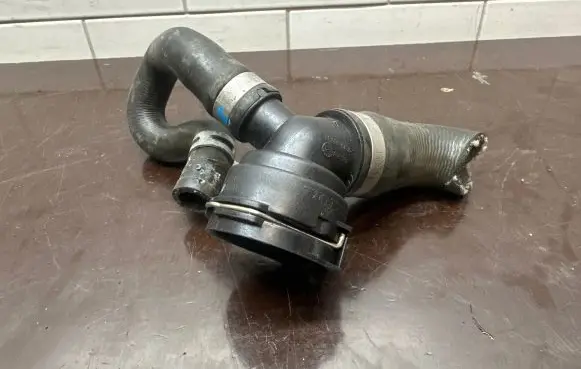 Volvo V40 Engine coolant pipe/hose 206931