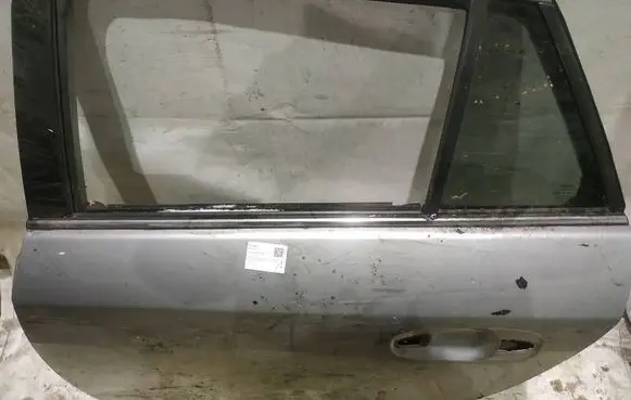 Toyota Avensis T270 Rear door glass trim molding 