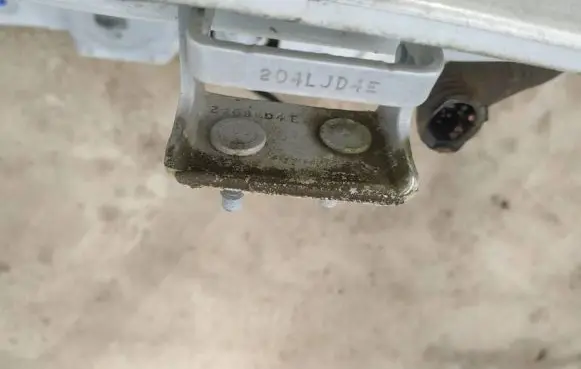 Tailgate/trunk/boot hinge