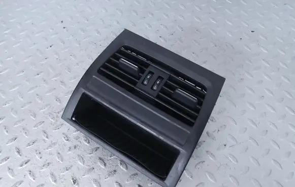 Rear air vent grill