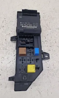 Opel Vectra C Fuse module 13168781