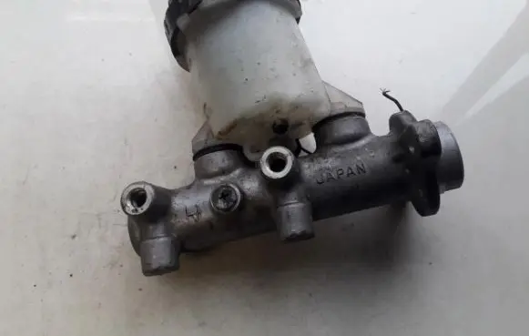 Subaru Legacy Master brake cylinder