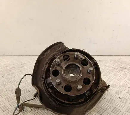 Honda CR-V Rear wheel hub spindle/knuckle 
