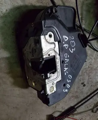 Mercedes-Benz C W203 Rear door lock 2037300235