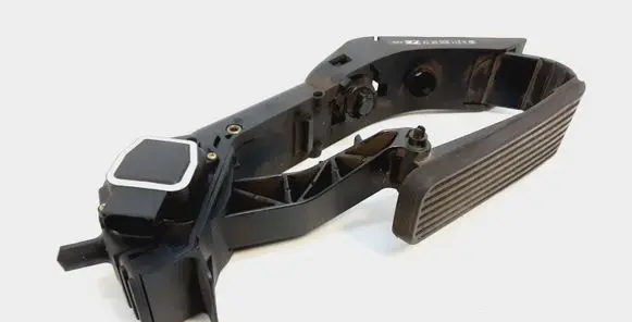Mercedes-Benz CLS C219 Accelerator throttle pedal A2113000504