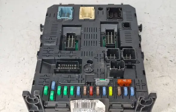 Citroen C4 II Picasso Fuse module 966689538002 212456301 20977771