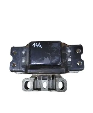 Volkswagen PASSAT B6 Engine mount bracket 3C0199555