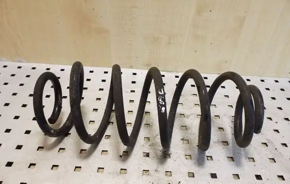 Toyota Auris E180 Rear coil spring